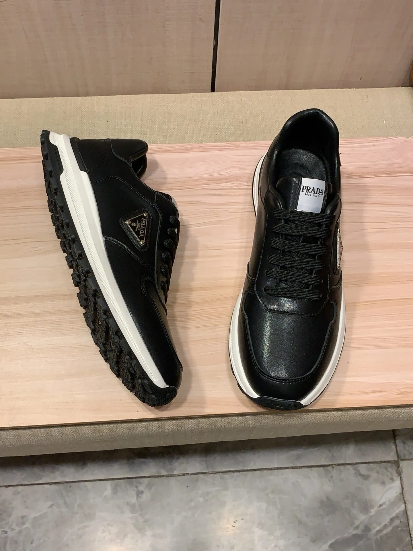 Men's Men's Shoes💰420💰💰🎩🎩[Lightning][Lightning] "PRADA*" The latest and most popular casual shoes, top brand [seduce] luxury~purchase, top~quality. [Strong] The upper is made of imported breathable cowhide with material ➕ breathable sheepskin feet (•) and fine workmanship. The original stylish and stylish soft rubber wear-resistant and non-slip outsole is light and comfortable on the feet. The real thing looks better when photographed. 122: code: 38-44, 2️⃣ colors selected